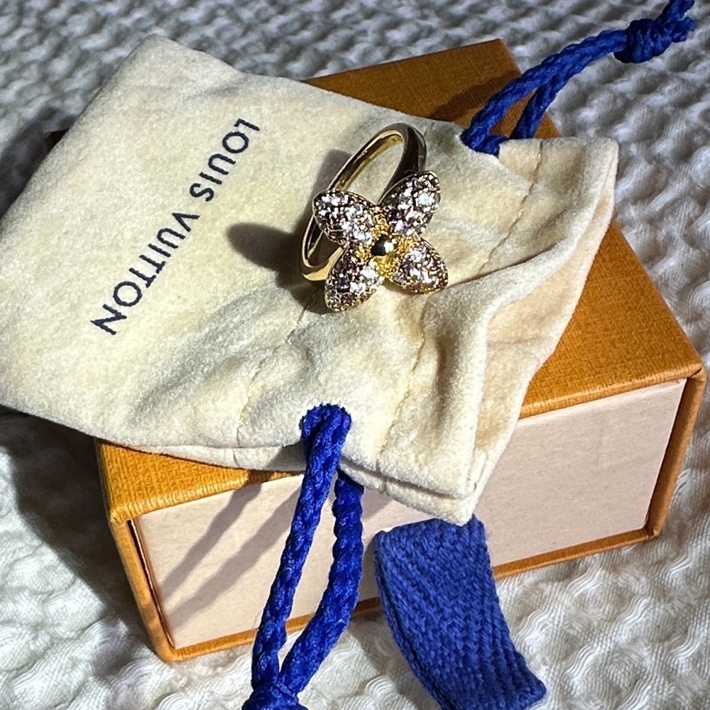 Louis Vuitton Gold Louisa Pointy Ring Size US 7 with dust bag and gift box. - Picture 4 of 7